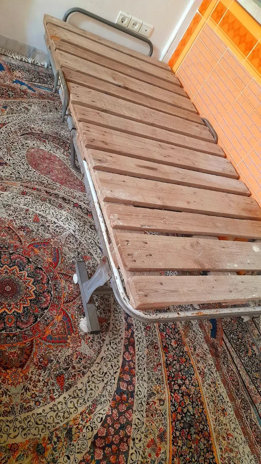 تخت بیمار دو شکن|تخت و سرویس خواب|قم, چهل درخت‎|دیوار