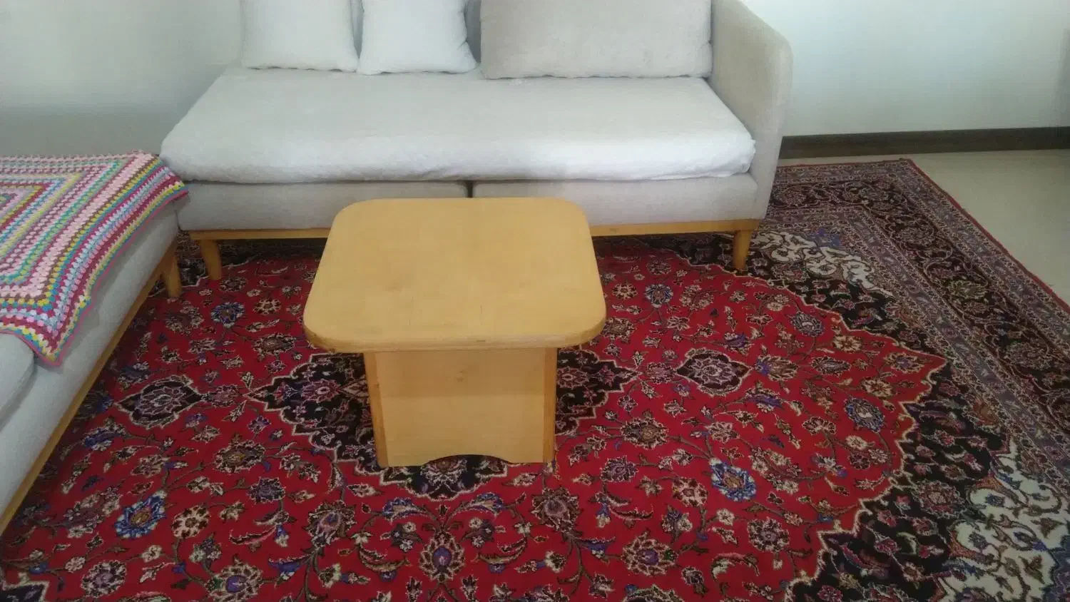 میز کنار مبلی چوبی مربع|مبلمان خانگی و میز عسلی|تهران, دردشت|دیوار