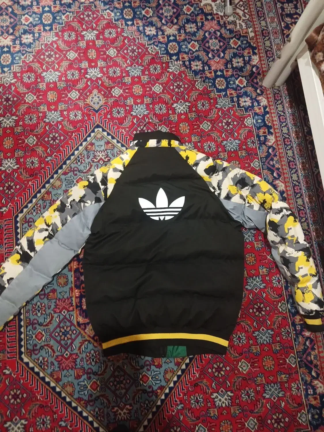 کاپشن|لباس|آستارا, |دیوار