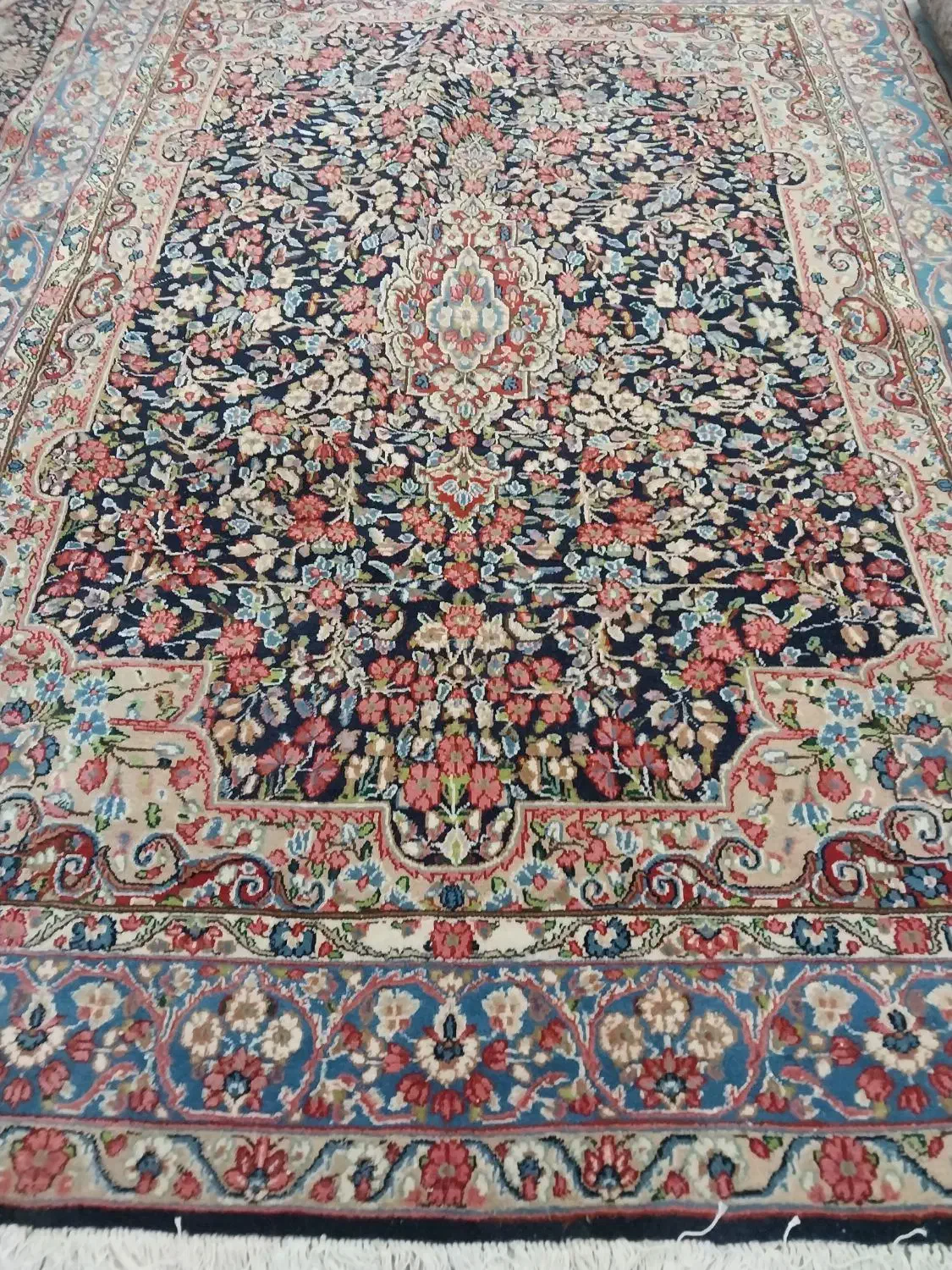 ۶ متری راوری|فرش|کرمان, |دیوار