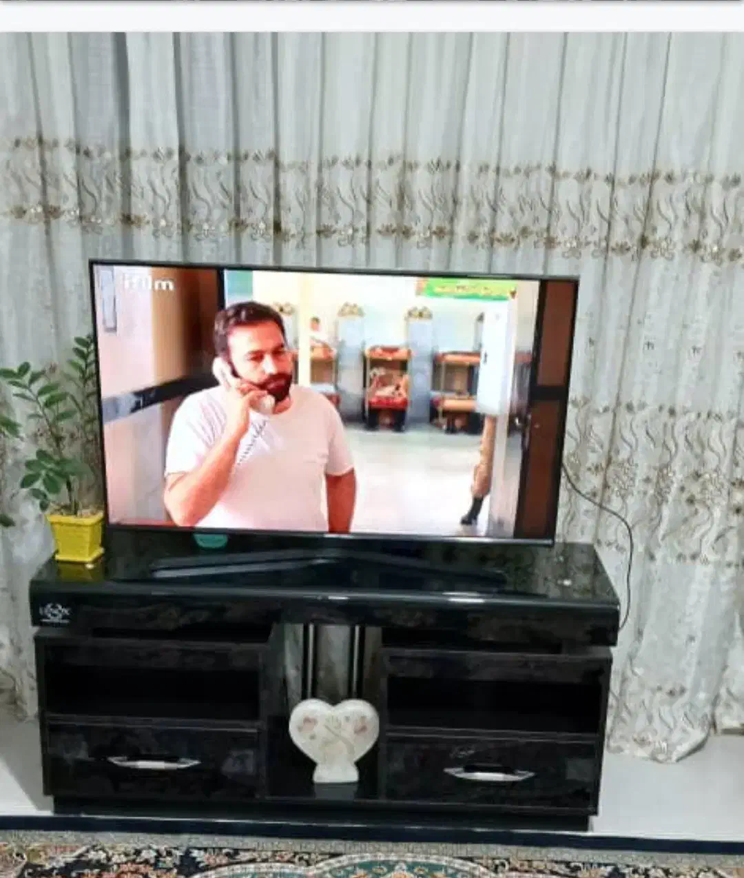 میز تلویزیون شیشه ای|میز تلویزیون|محمدشهر, همایون ویلا|دیوار