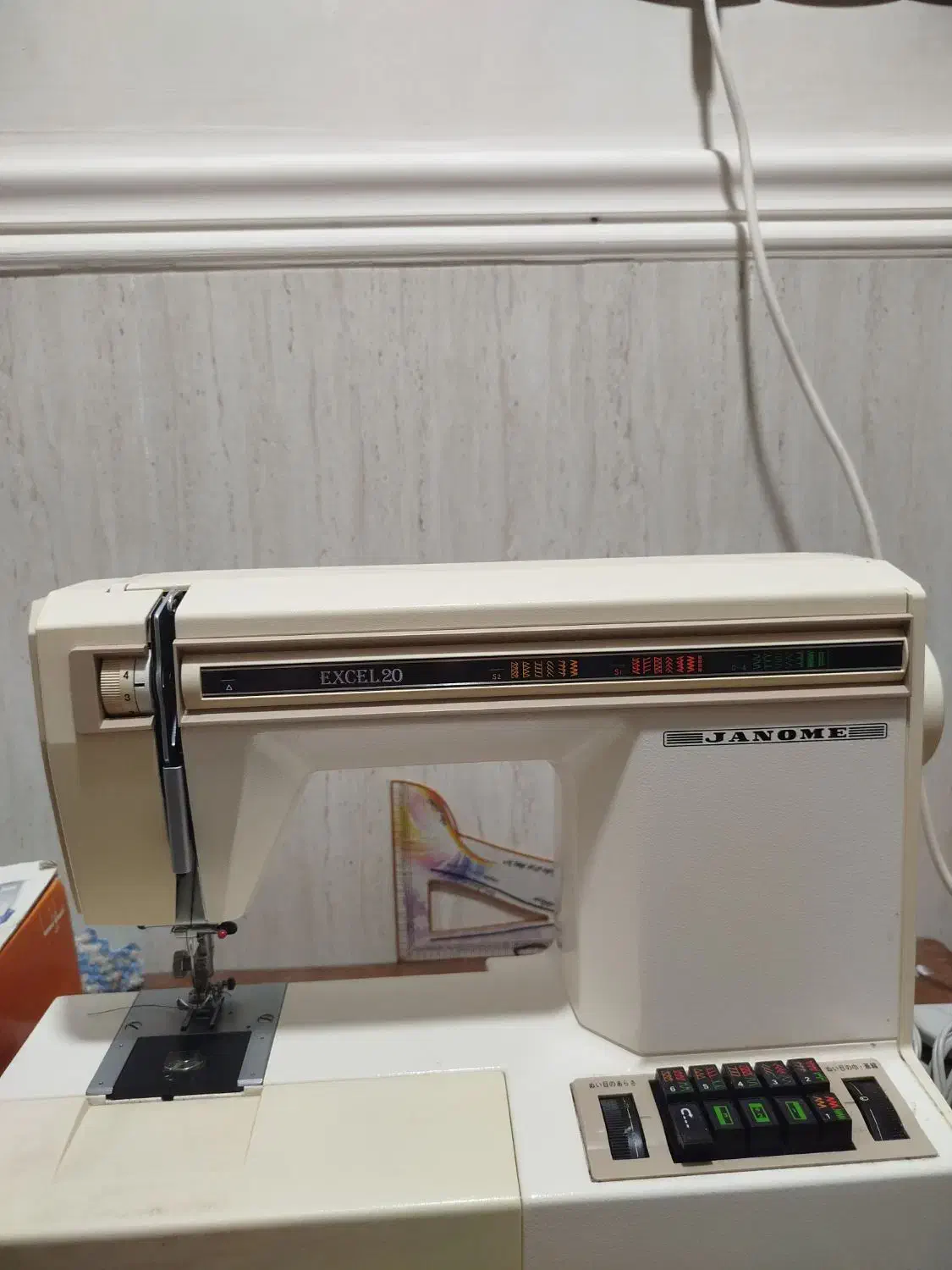 چرخ خیاطی ژانومه|چرخ خیاطی و ریسندگی|اهواز, کوی باهنر|دیوار