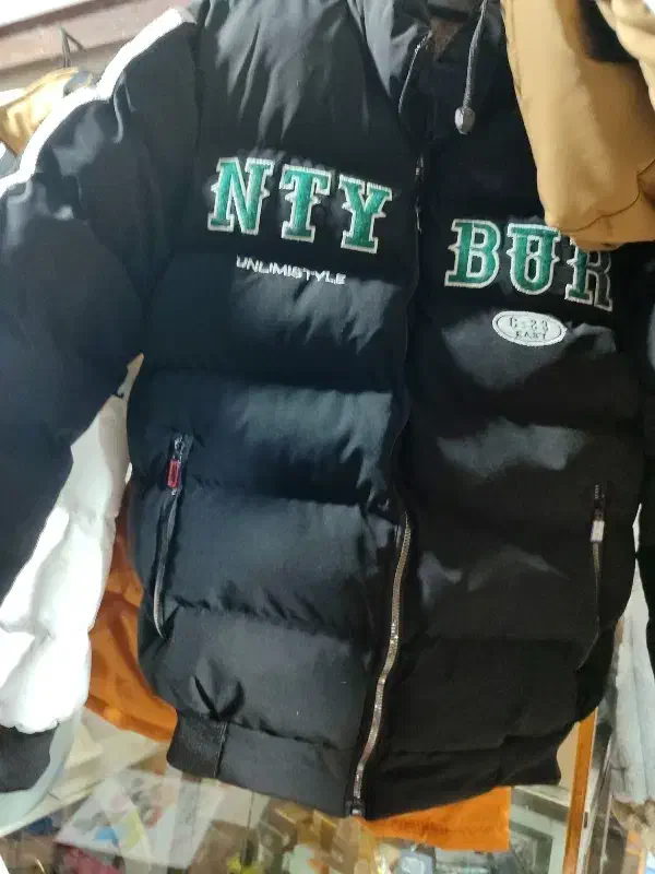 کاپشن باکسی دو طرفه|لباس|رشت, امین الضرب|دیوار