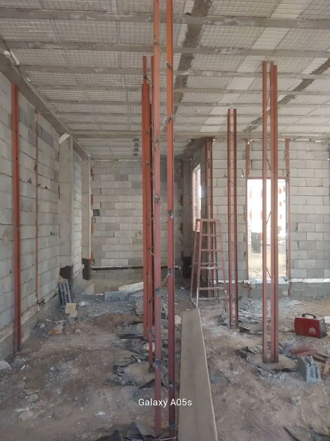 نیازمند شاگرد ویا وردست جهت نبشی کشی|استخدام معماری، عمران و ساختمانی|سلفچگان, |دیوار