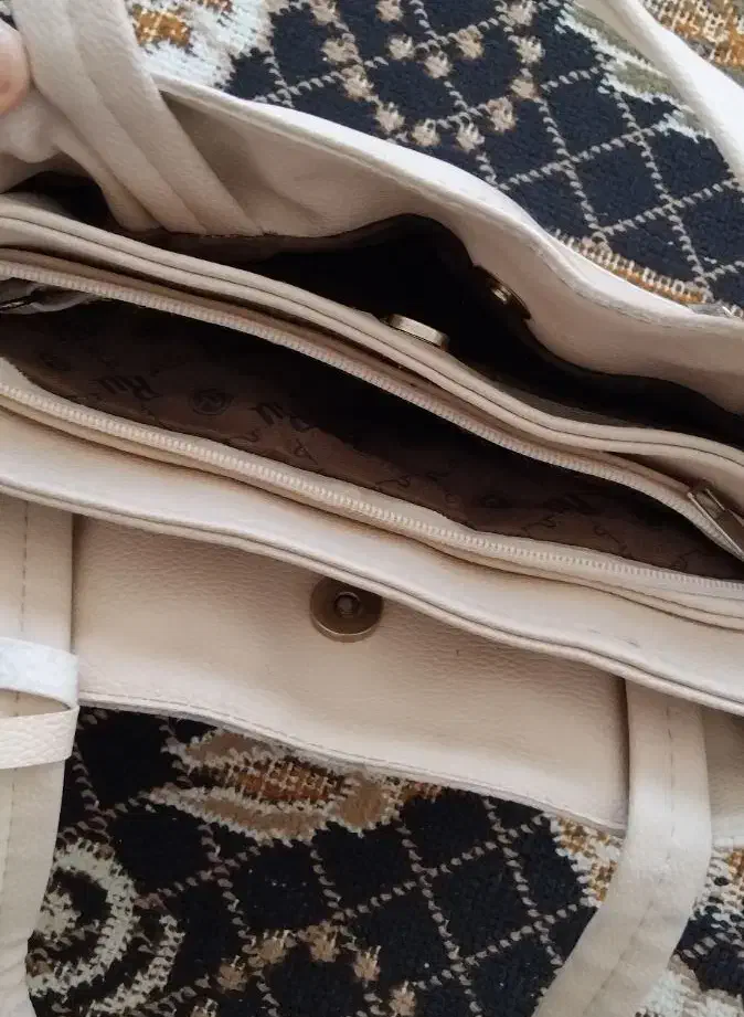 دو عدد کیف درحد نو|کیف، کفش، کمربند|سرپل ذهاب, |دیوار