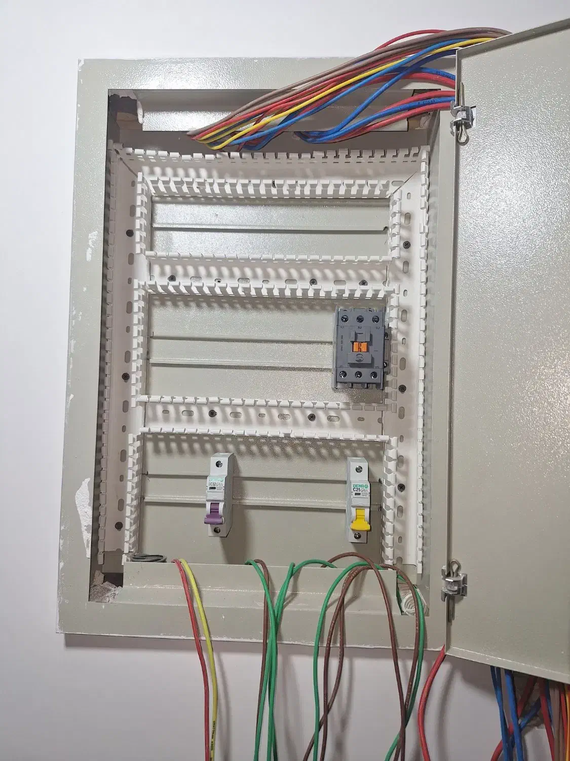 برقکار ساختمانی|خدمات پیشه و مهارت|باوی, |دیوار