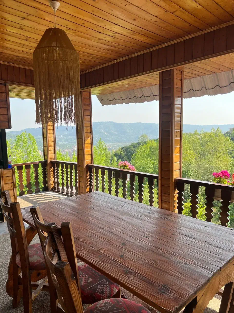 اجاره ویلا جنگلی /کلبه سوئیسی|اجارهٔ کوتاه‌مدت ویلا و باغ|شیرگاه, |دیوار