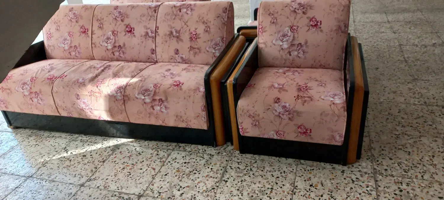 مبل ۷نفره کاملا سالم با میزجلو مبلی بزرگ فقط ۳تومن|مبلمان خانگی و میز عسلی|رشت, نخودچر|دیوار