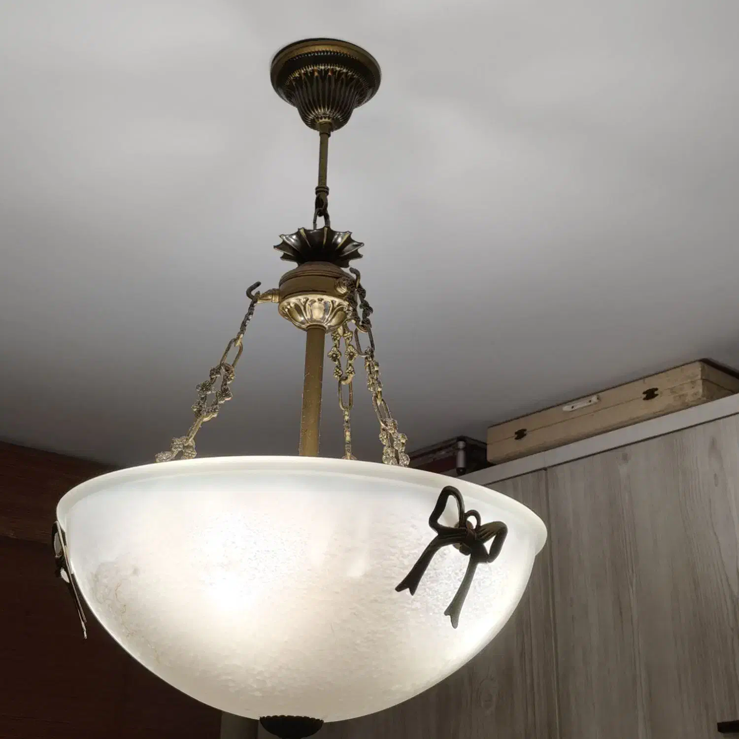 یک عدد لوستر خارجی|لوستر و چراغ آویز|قرچک, زیبا شهر|دیوار