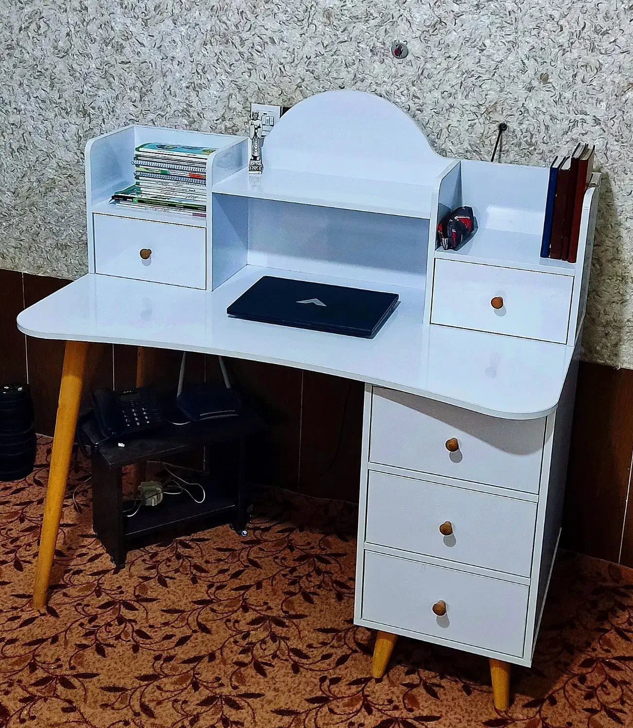 میز تحریر بدون خط و خش|میز تحریر و کامپیوتر|کردیان, |دیوار