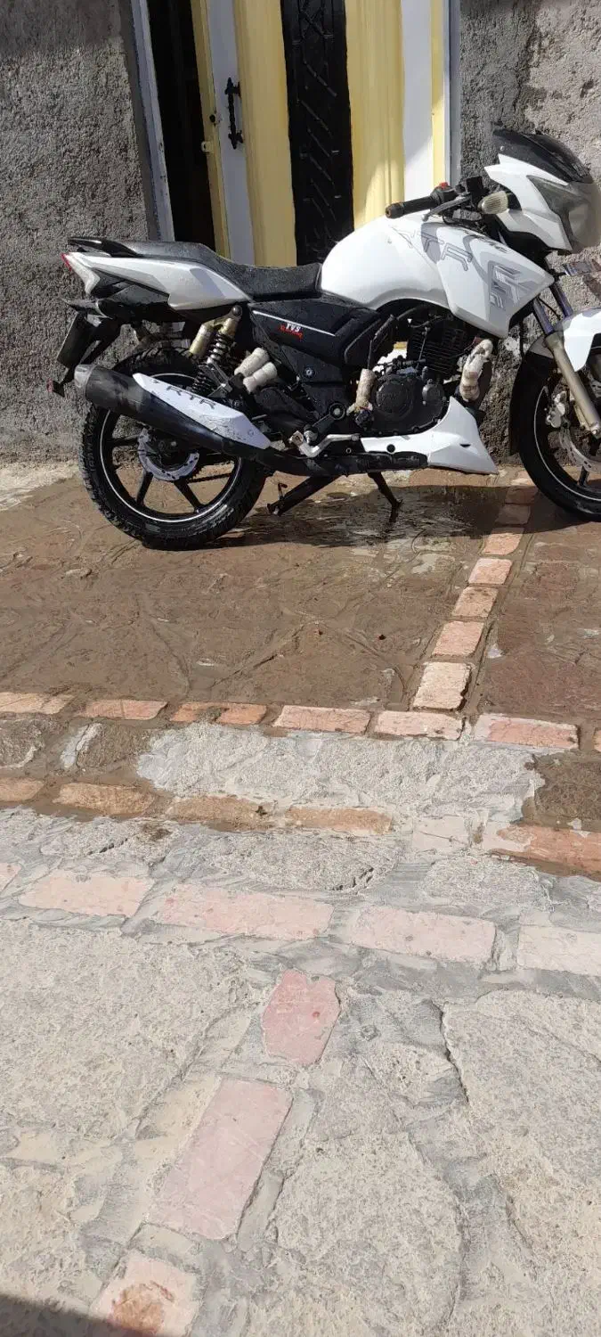 آپاچی سفید|موتورسیکلت|سده (خراسان جنوبی), |دیوار