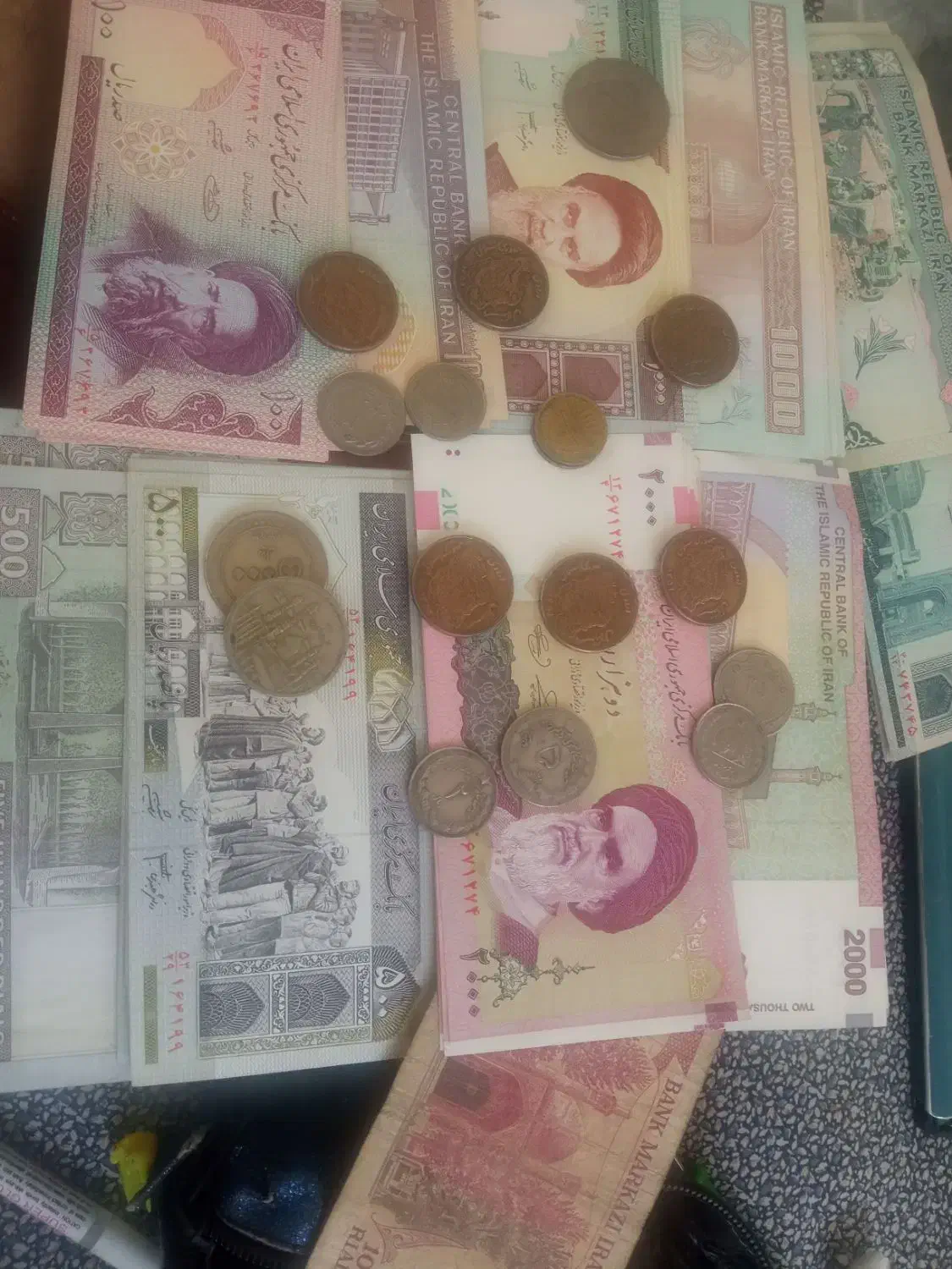 سکه های 50ریالی ومقداری اسکناس نو|کلکسیون سکه، تمبر، اسکناس|همدان, |دیوار