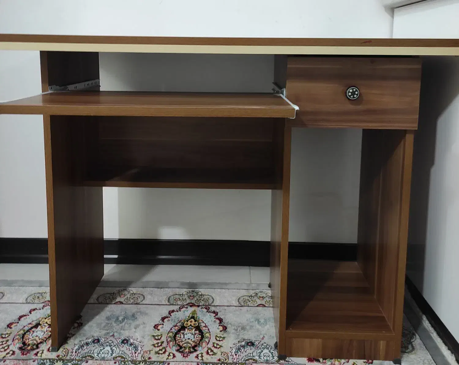 میز تحریر وکامپیوتر|میز تحریر و کامپیوتر|ساوه, |دیوار