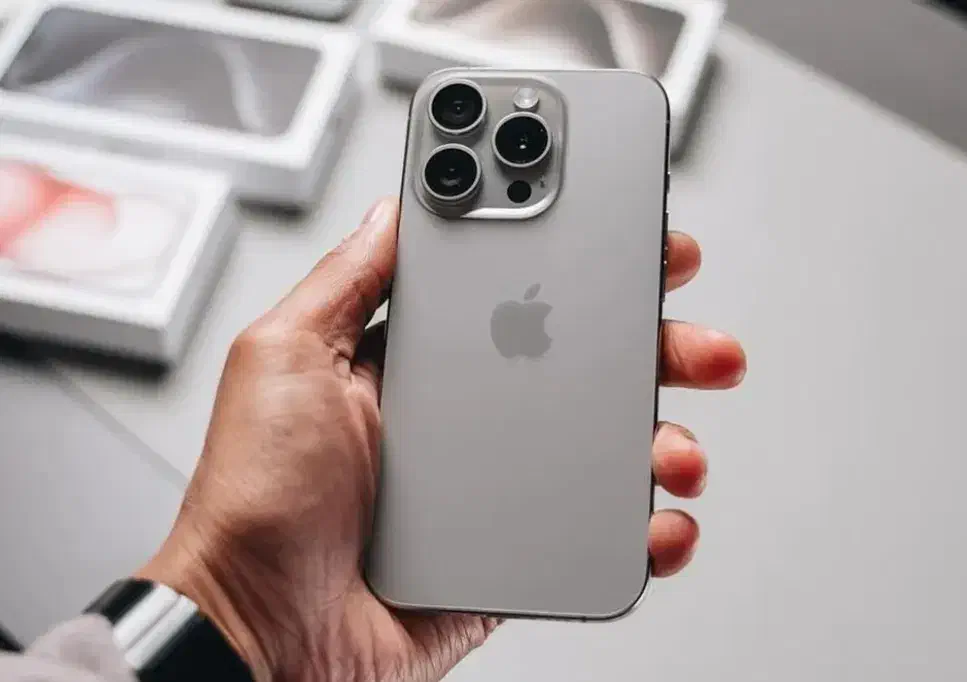 طرح آیفون 15 پرومکس iphone|موبایل|اصفهان, فروردین|دیوار