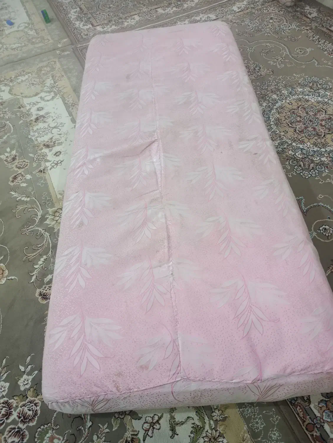 دشک|تشک تختخواب|دورود, |دیوار