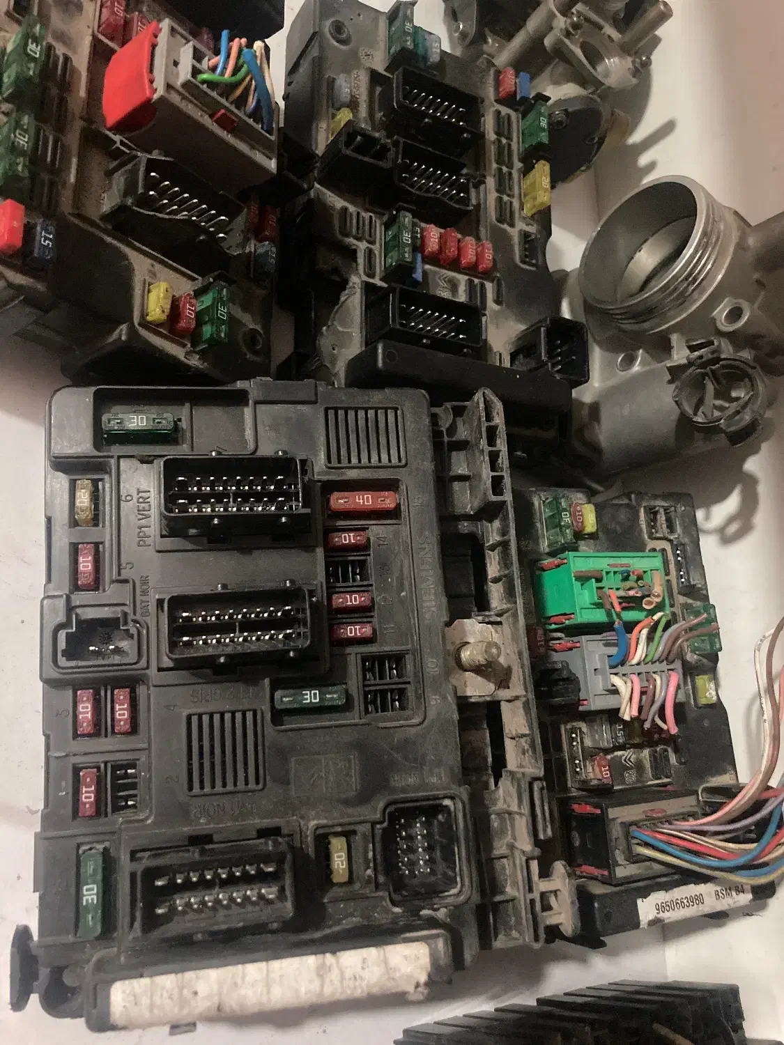 فروش انواع ایسیو دریچه گاز قطعات الکترونیکی|قطعات یدکی و لوازم جانبی|اصفهان, جلالیه|دیوار