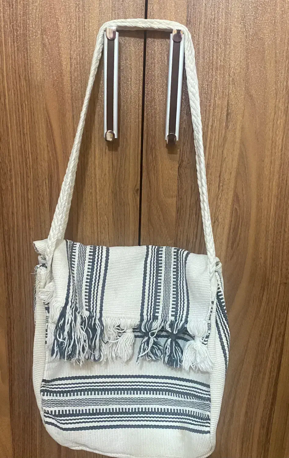 کیف|کیف، کفش، کمربند|رشت, بازار|دیوار