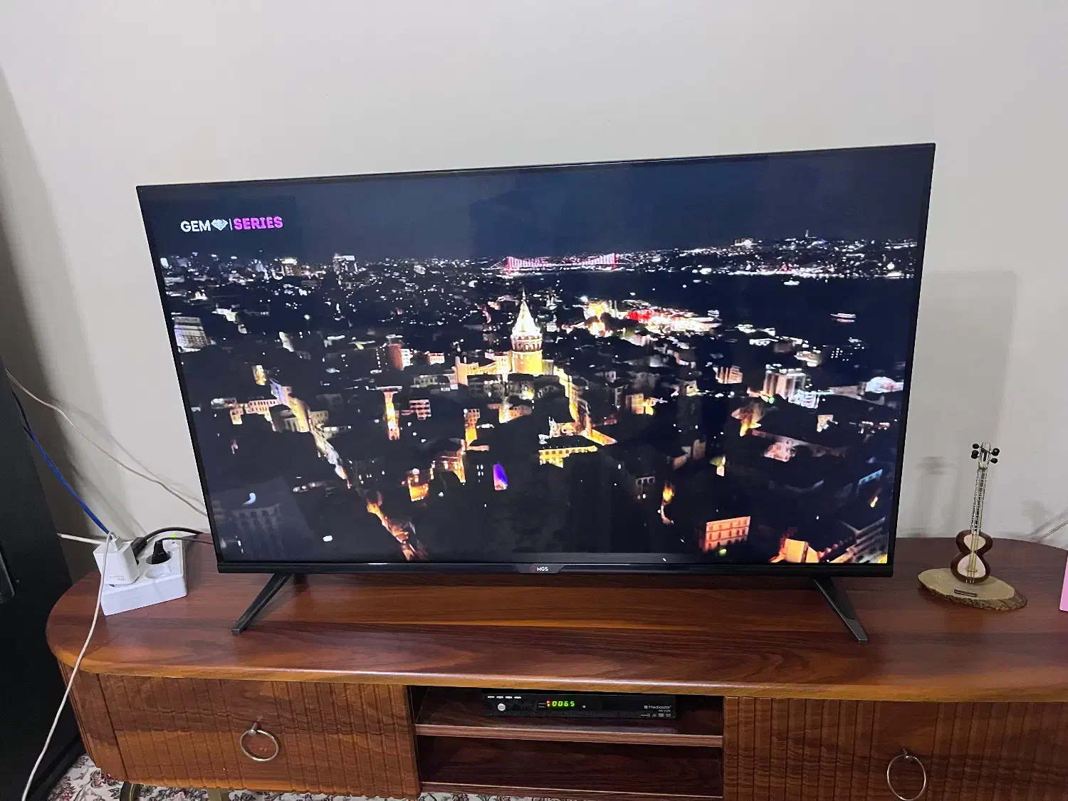 تلویزیون ۴۳ اینچ ام جی اس|تلویزیون و پروژکتور|فشاپویه, |دیوار