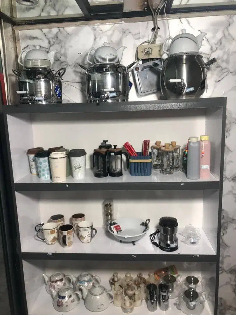 ویترین دیواری و سه عدد پیشخوان  باشه شیشه هشت میل|فروشگاه و مغازه|تهران, تاکسیرانی|دیوار