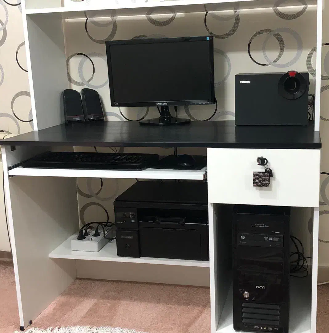 کامپیوتر به همراه میز کامپیوتر،تحریر و کتابخانه|رایانه رومیزی|کرج, گلشهر|دیوار