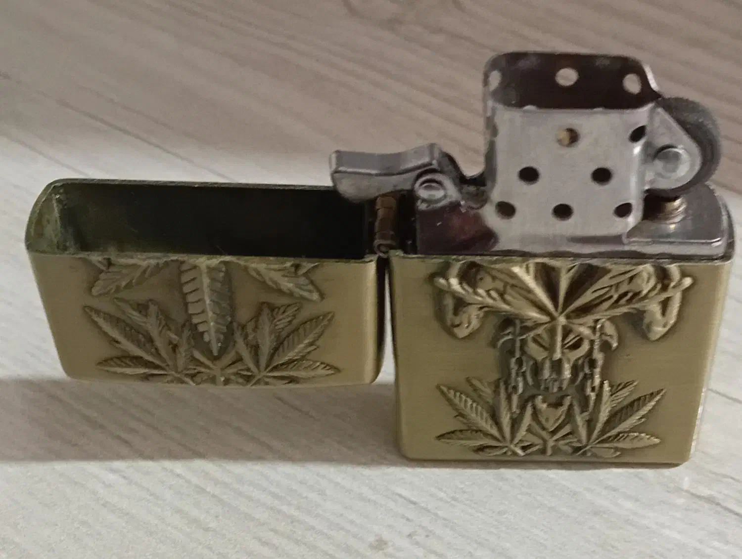 فندک کلاسیک اصل|کلکسیون اشیاء عتیقه|سلیمان, |دیوار