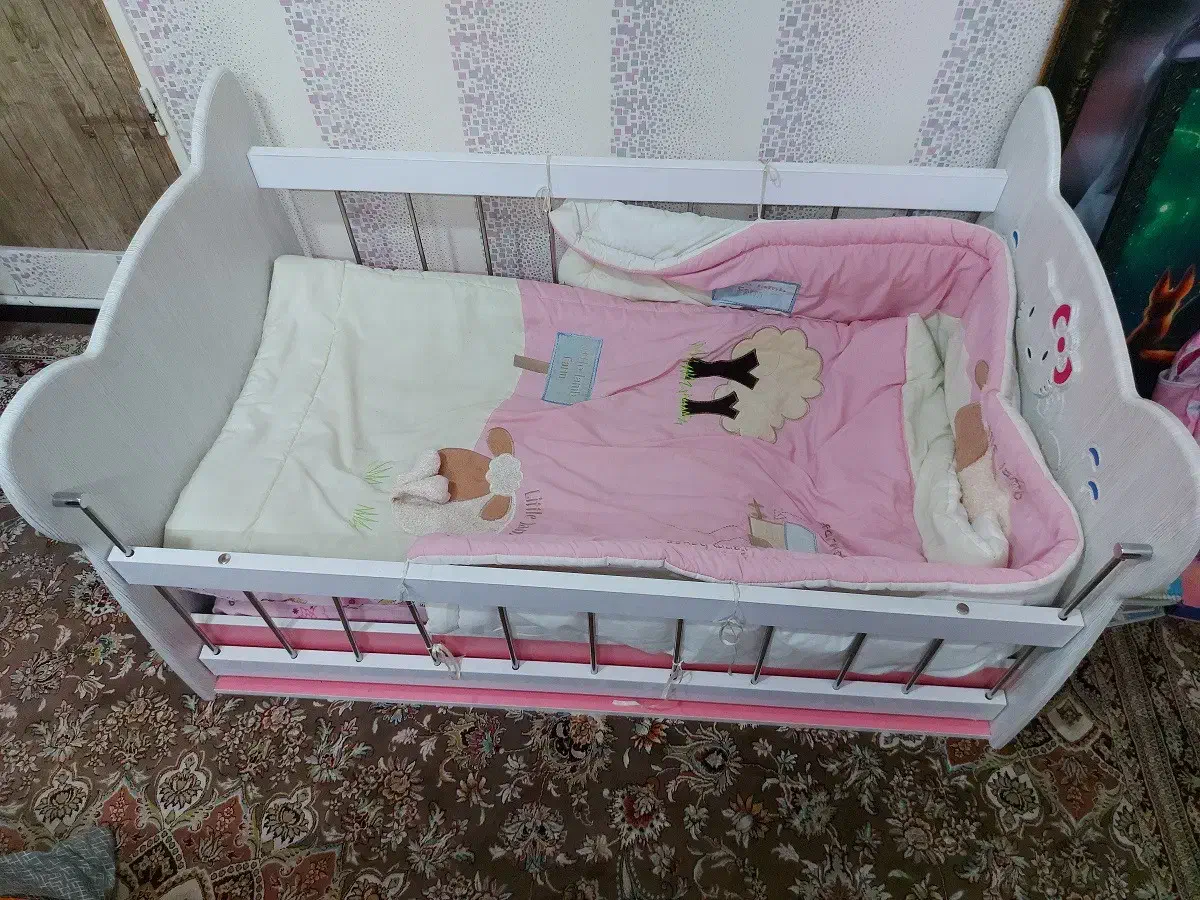 تخت خواب و تشک طبی و روتختی مخصوص کودک و نوزاد|تخت و صندلی بچه|فسا, |دیوار