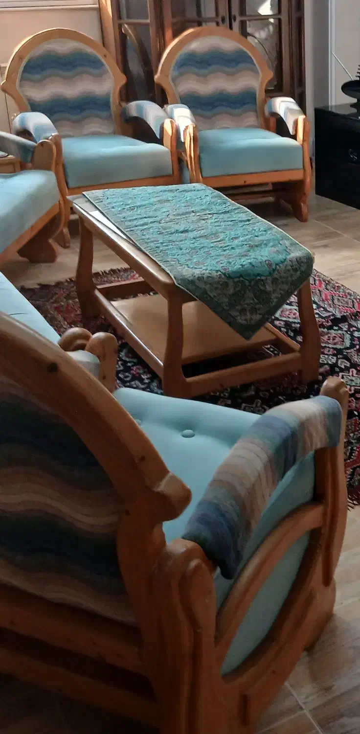 مبل با چوب نرات و پارچه کاملا سالم|مبلمان خانگی و میز عسلی|رشت, چله خانه|دیوار