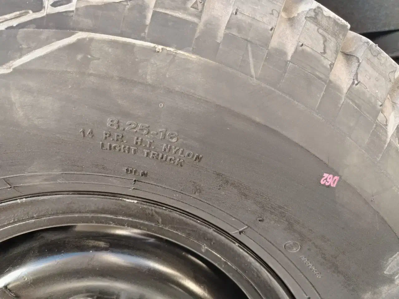 لاستیک نیسان خاوری ۸.۲۵|قطعات یدکی و لوازم جانبی|مبارکه, |دیوار