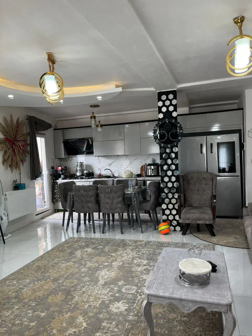 مبل هفت نفره چستر و ناهار خوری ۶نفره چستر ست|مبلمان خانگی و میز عسلی|رشت, عینک|دیوار