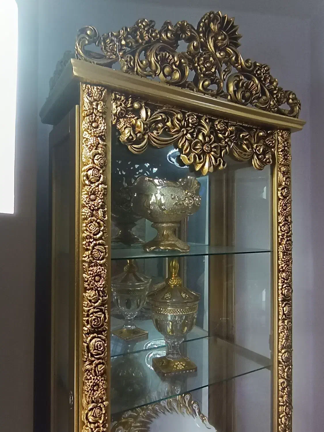 ویترین سالم وتمیز بدون شکستگی وخط وخش|بوفه، ویترین، کنسول|رشت, منظریه|دیوار