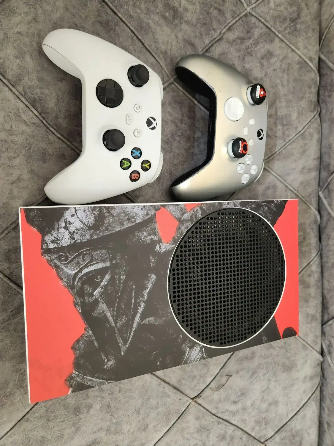 ایکس باکس سری اس ۲دسته بسیار سالم با تعدادی بازی|کنسول، بازی ویدئویی و آنلاین|تهران, فدک|دیوار