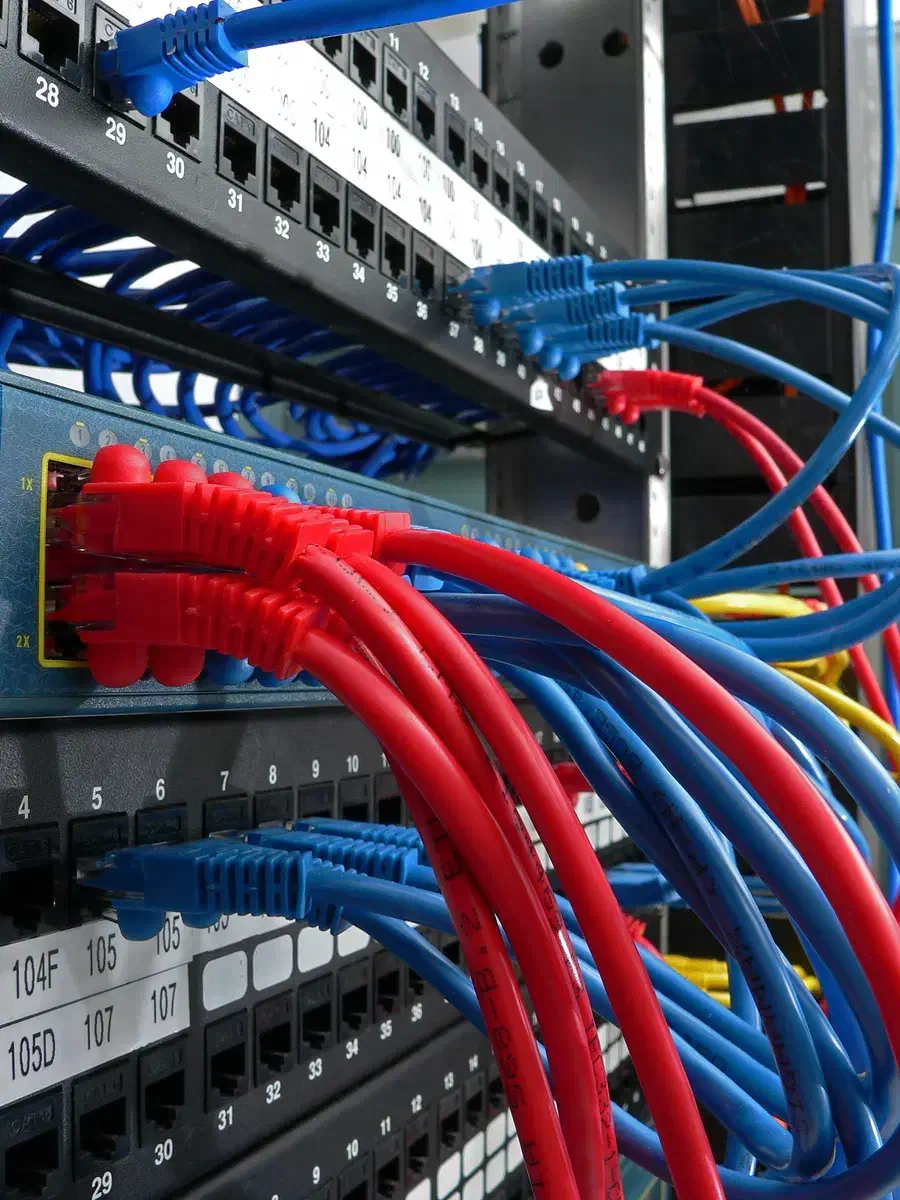خدمات پسیو و کابل کشی شبکه و دوربین مداربسته|خدمات رایانه‌ای و موبایل|تهران, فاطمی|دیوار