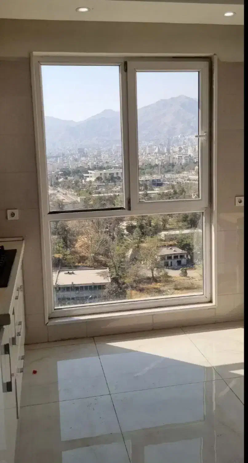 ویـو باز و بدون مشرف در         برج باغ رونیکـا