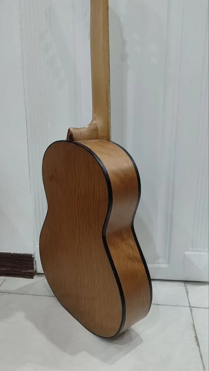 گیتار  دالاهو  بسیار تمییز|گیتار، بیس، امپلیفایر|رباط‌کریم, رباط‌کریم|دیوار