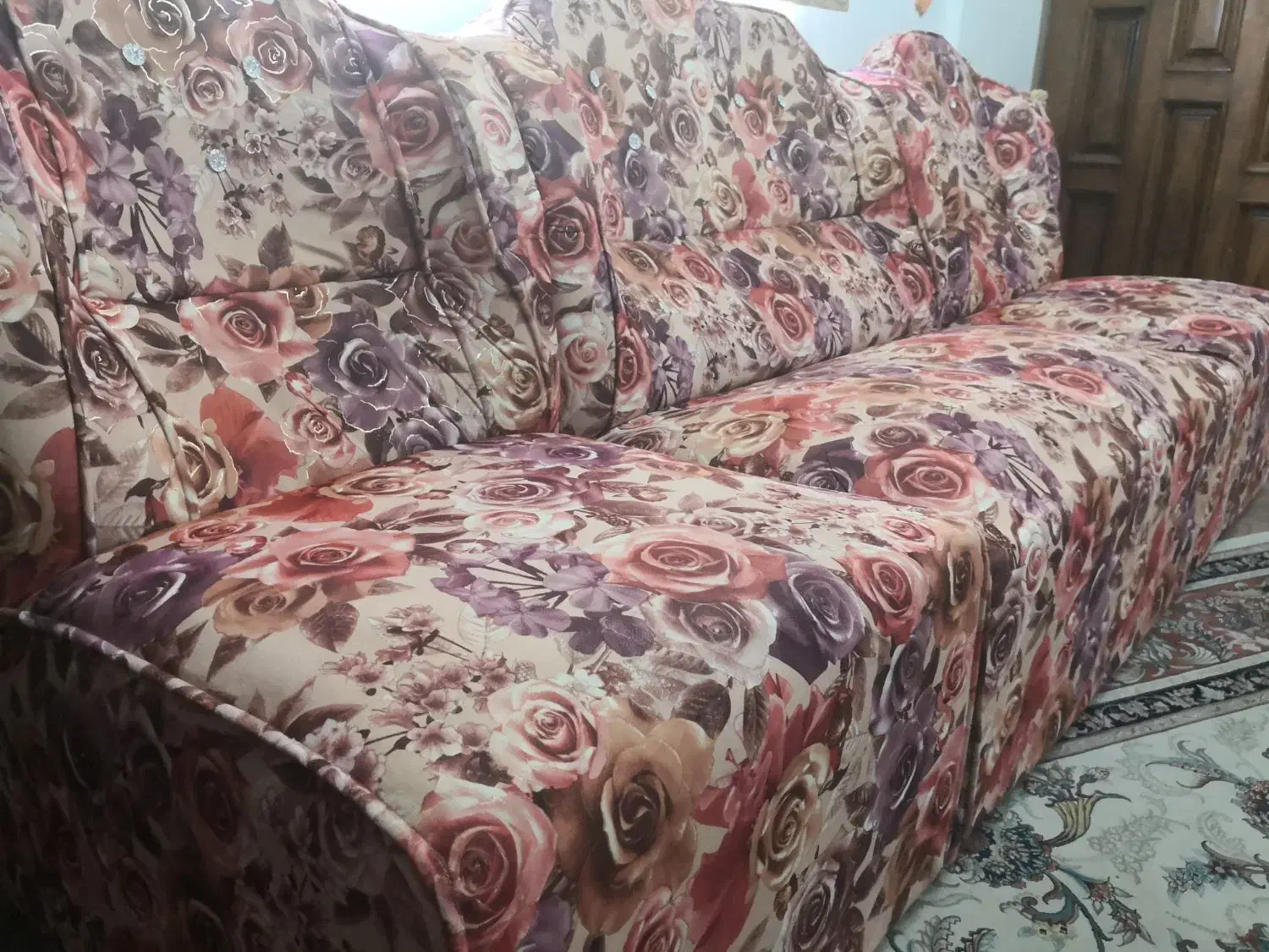 مبل راحتی هفت نفره + یک میز عسلی|مبلمان خانگی و میز عسلی|لاهیجان, انقلاب|دیوار