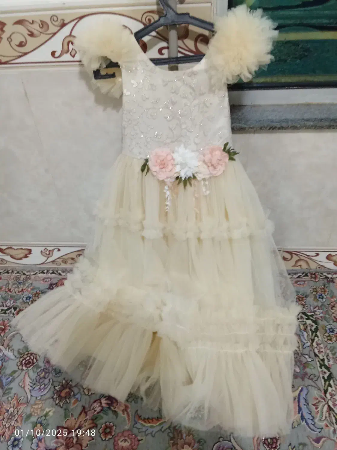 لباس مجلسی|لباس|کلاله, |دیوار