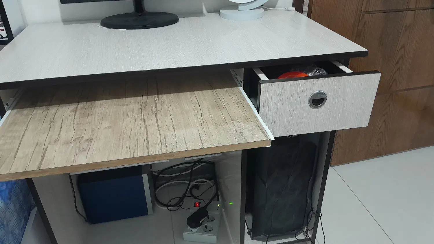 فروش میز کامپیوتر دست دوم در حد نو|میز تحریر و کامپیوتر|اصفهان, رحیمآباد|دیوار