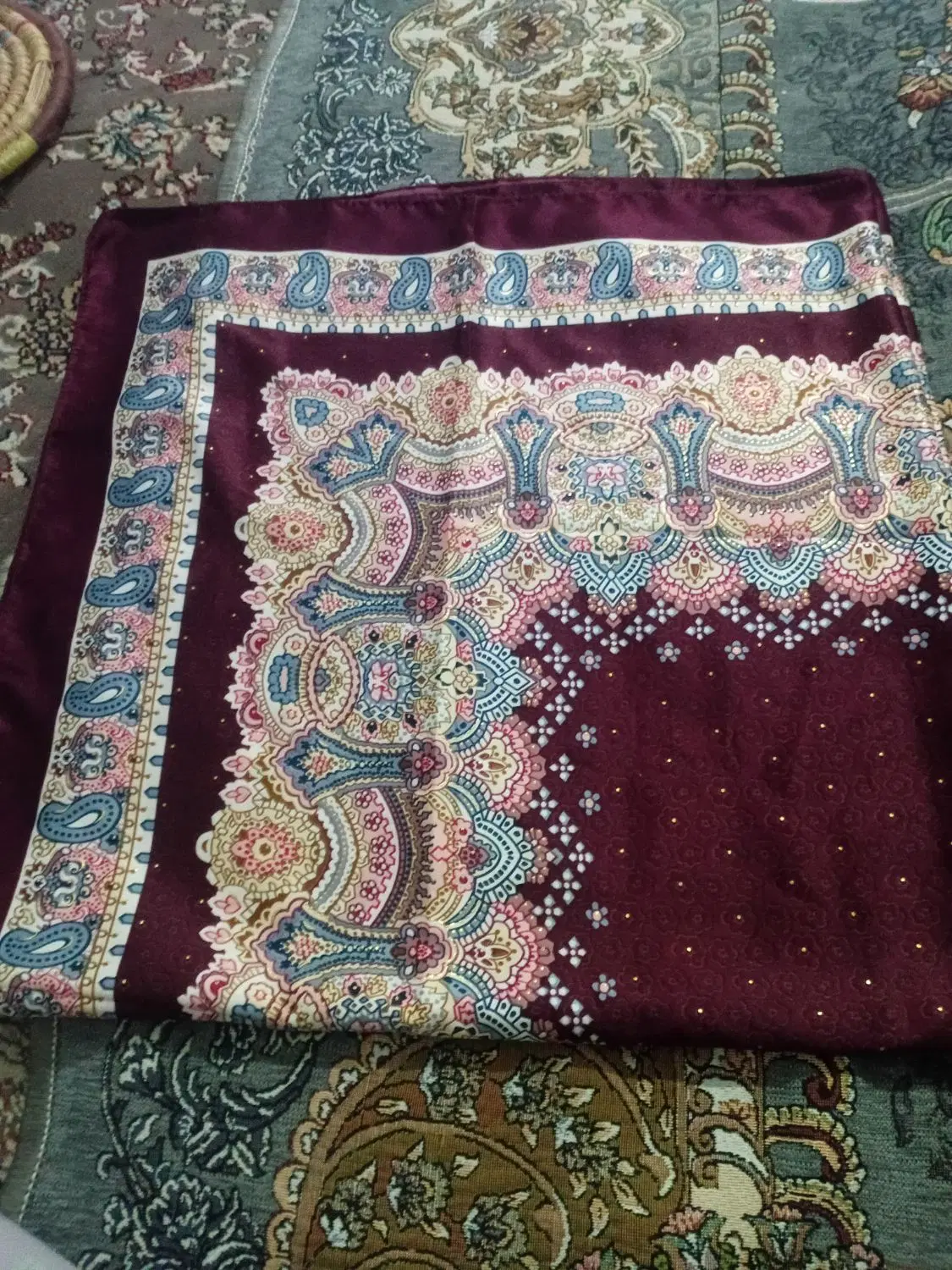روسری|لباس|اقبالیه, |دیوار
