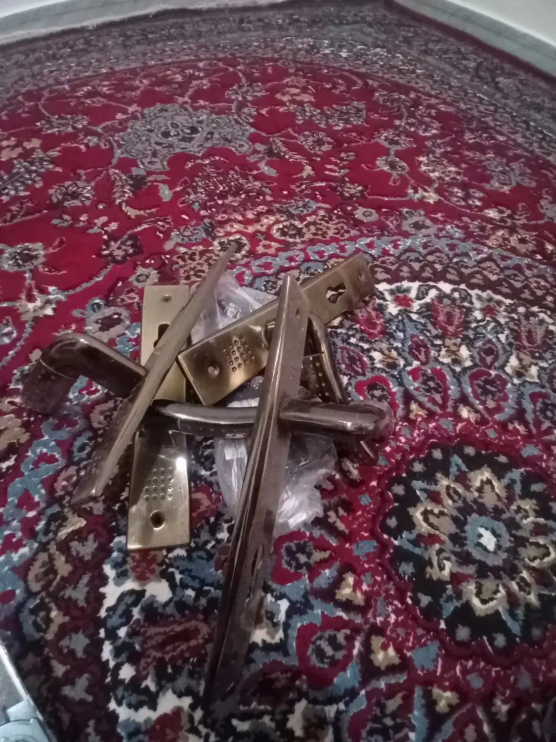 چند عدد قفل سویچی|لوازم سرویس بهداشتی|ازنا, |دیوار