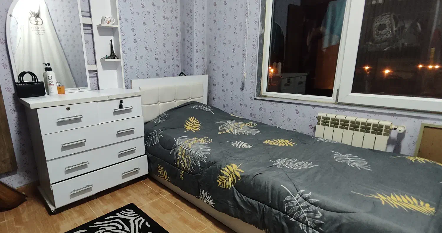 تخت و میز توالت و آینه|تخت و سرویس خواب|بندر انزلی, پاسداران|دیوار