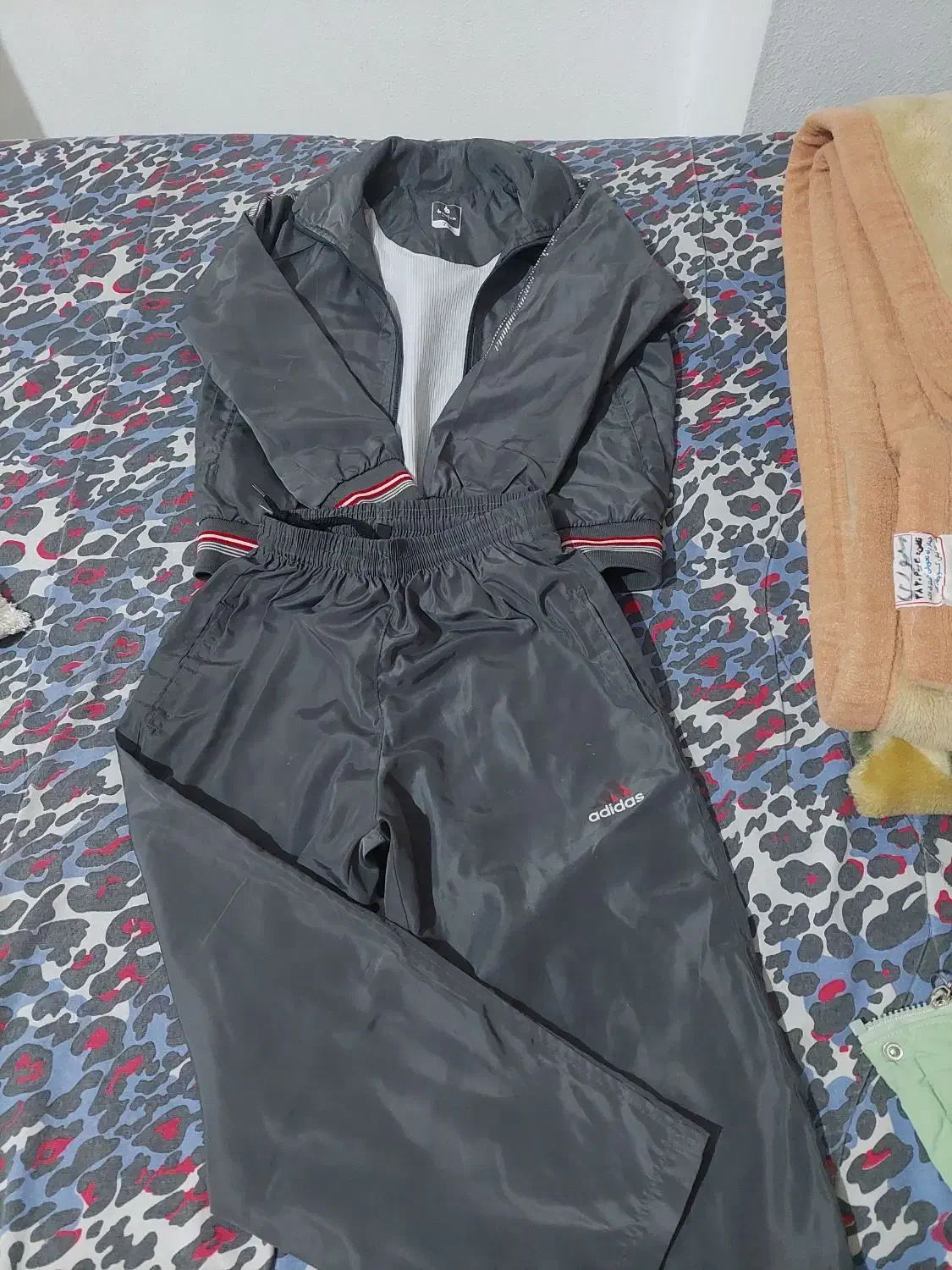 لباس دخترونه|کفش و لباس بچه|شیراز, سیاه سنگ|دیوار