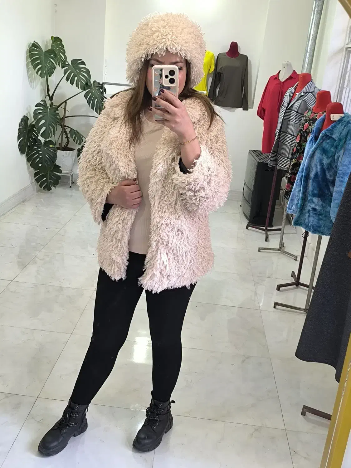 تمام لباسا حراج شده به قیمت عمده|لباس|تهران, دژکام|دیوار