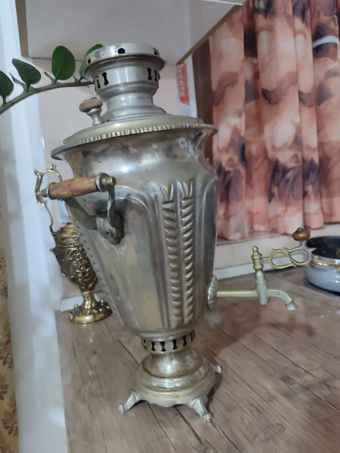 سماورزغالی‌روس|کلکسیون اشیاء عتیقه|سمنان, |دیوار