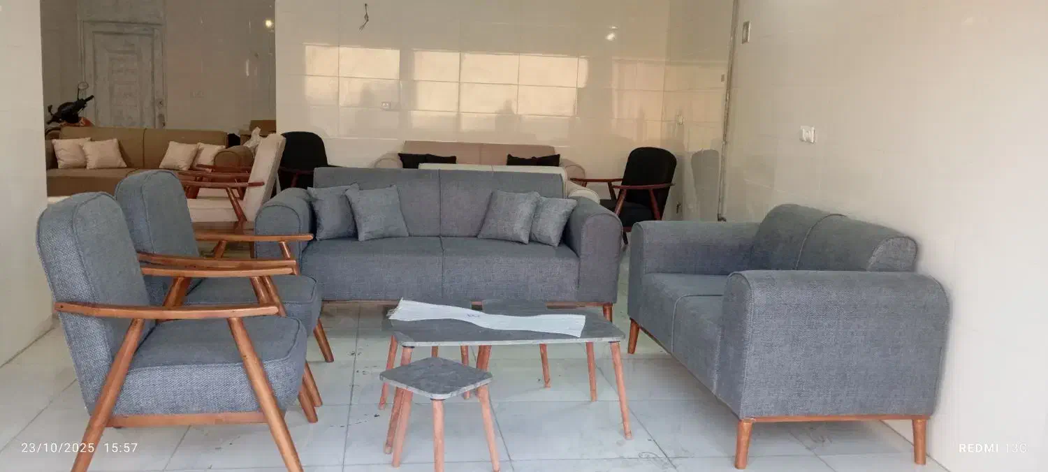 مبل راحتی فقط یک دست مونده|مبلمان خانگی و میز عسلی|نیشابور, فردوسی جنوبی|دیوار