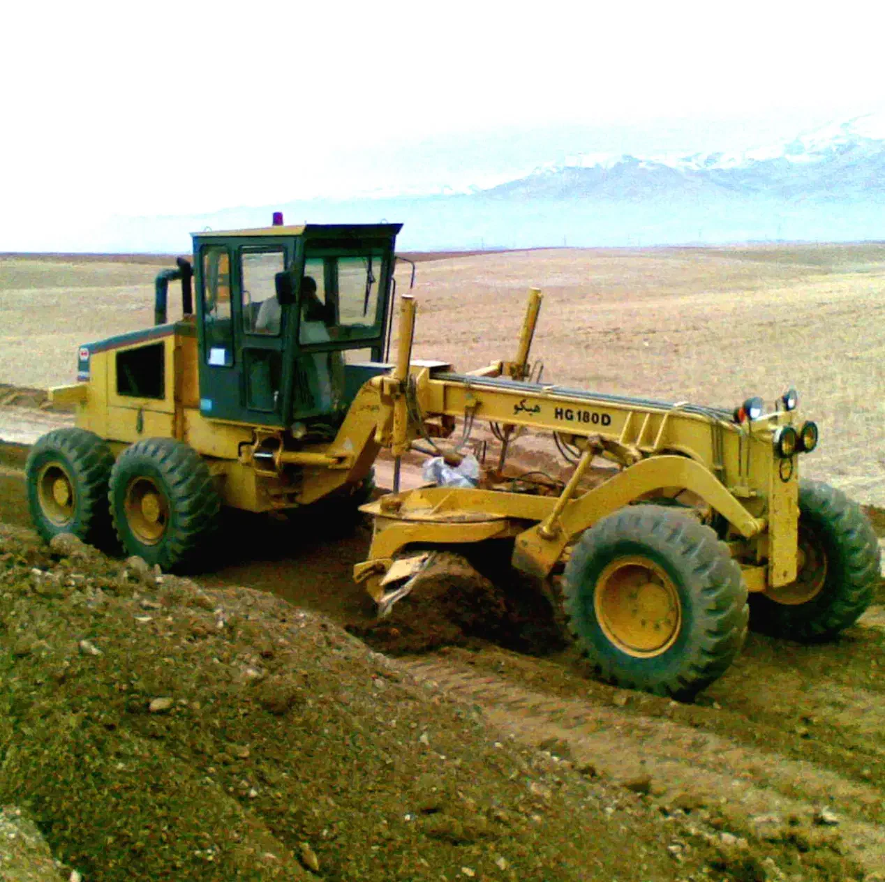 گریدر  غلطک  ابپاش  لودر  کامیون  بلدوزر|خدمات حمل و نقل|کرمان, |دیوار