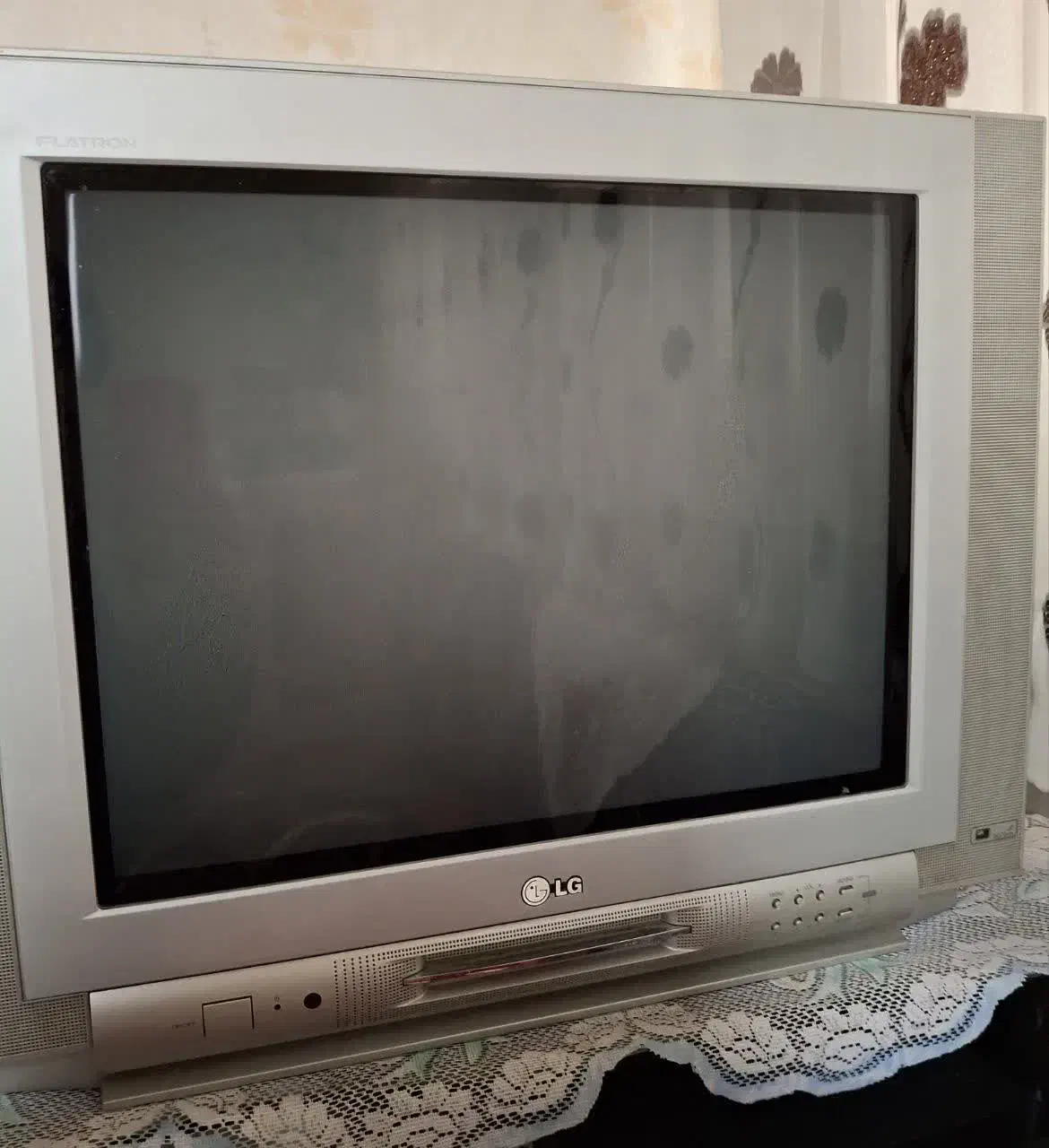 فروش تلویزیون ۲۱اینچ الجی ودستگاه دیجیتال ومیز|تلویزیون و پروژکتور|بابل, |دیوار