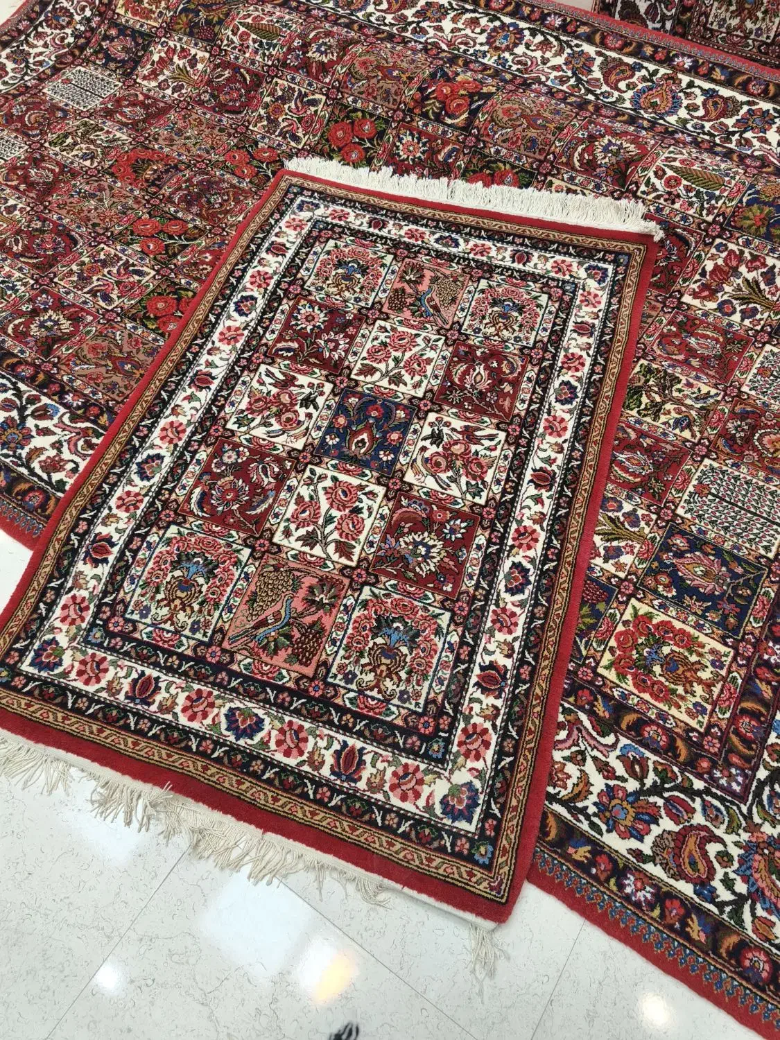 قالیچه دست بافت|فرش|فرخ‌شهر, |دیوار