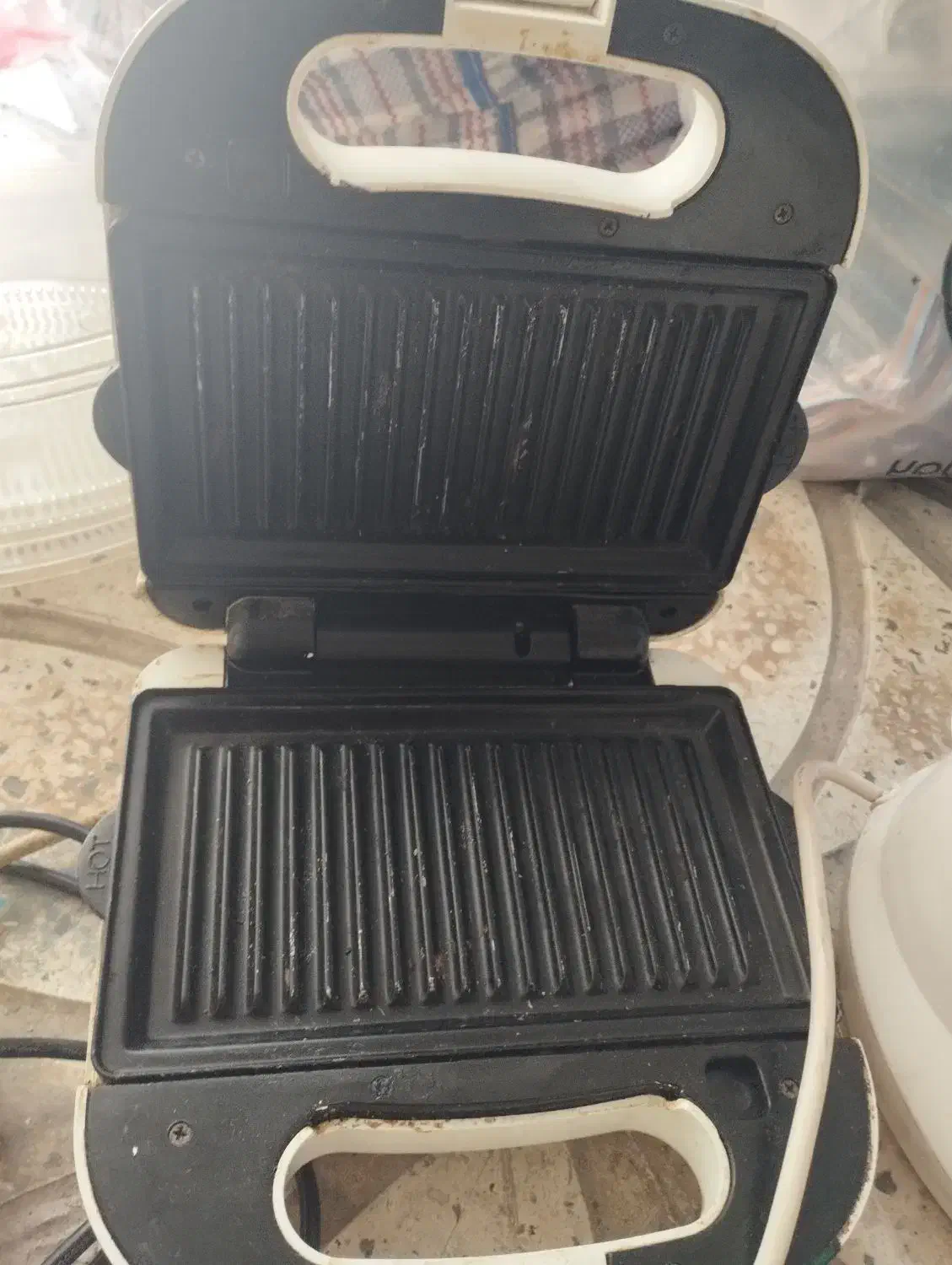 چند عدد ظرف کار کرده هستن ولی سالم|ظروف پخت‌وپز|بوشهر, |دیوار