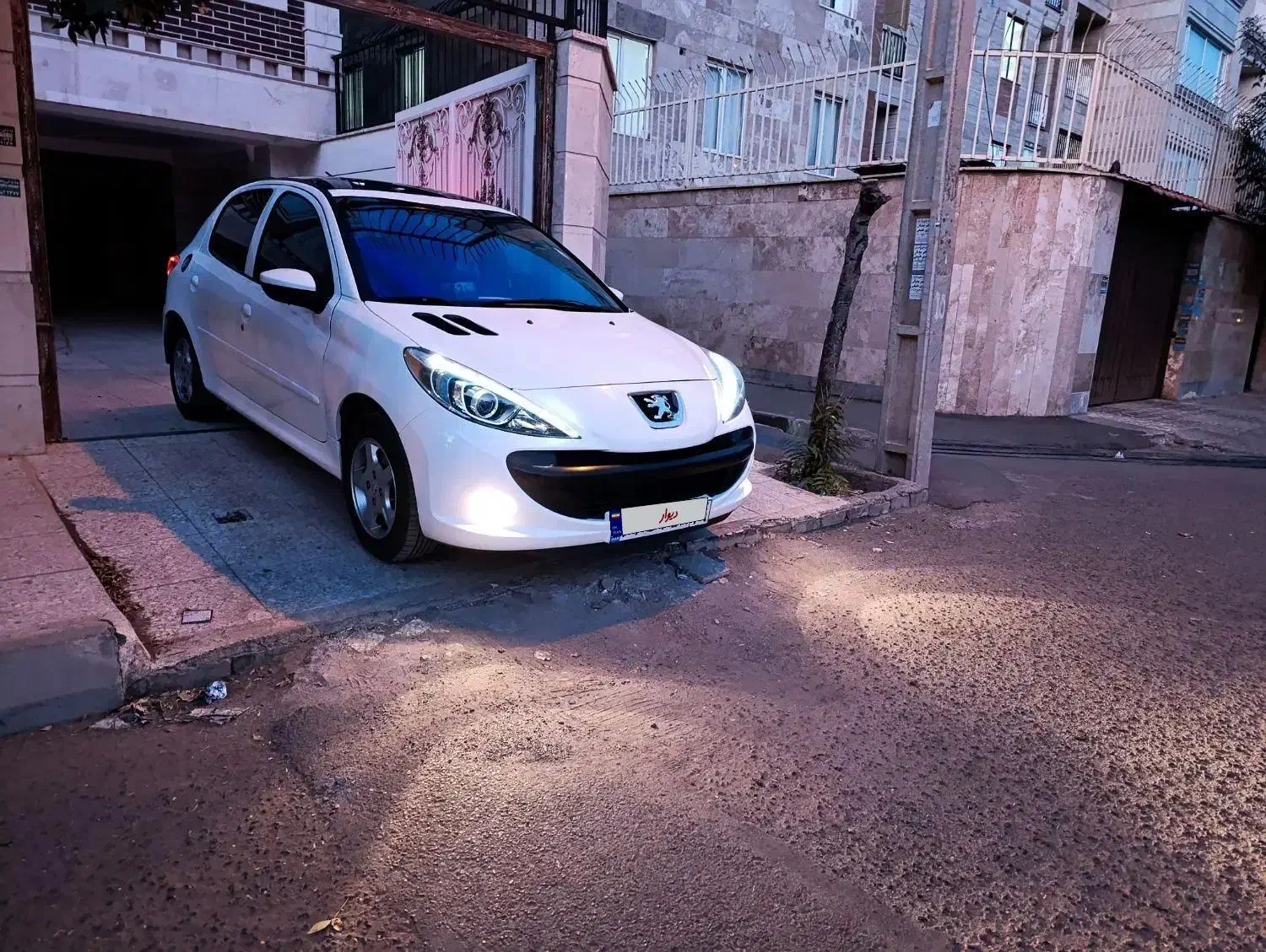 207 سقف شیشه ای ۴۰۰|خودرو سواری و وانت|قزوین, |دیوار