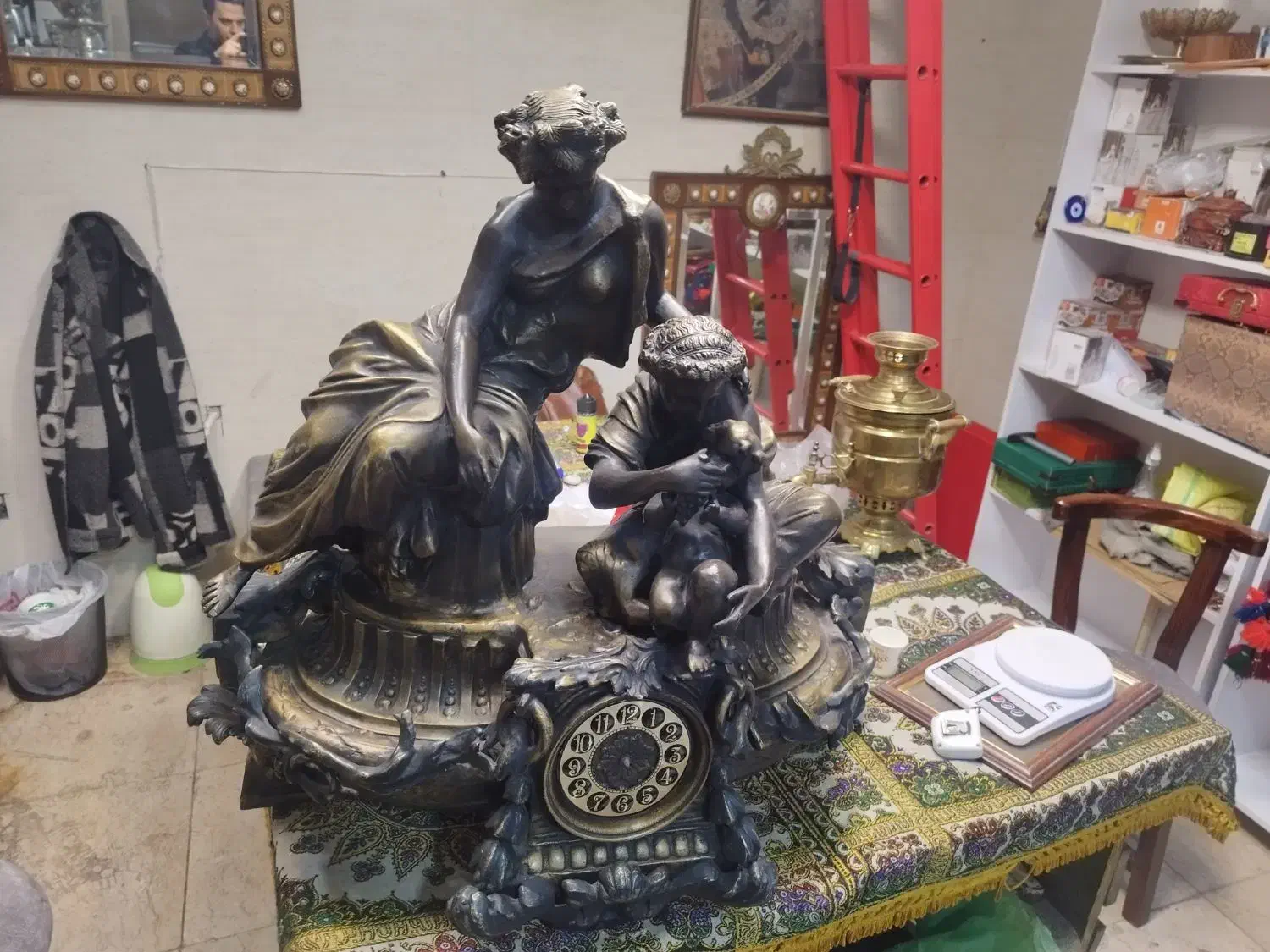 مجسمه ساعت قلع و سرب|کلکسیون اشیاء عتیقه|شهریار, شهریار|دیوار